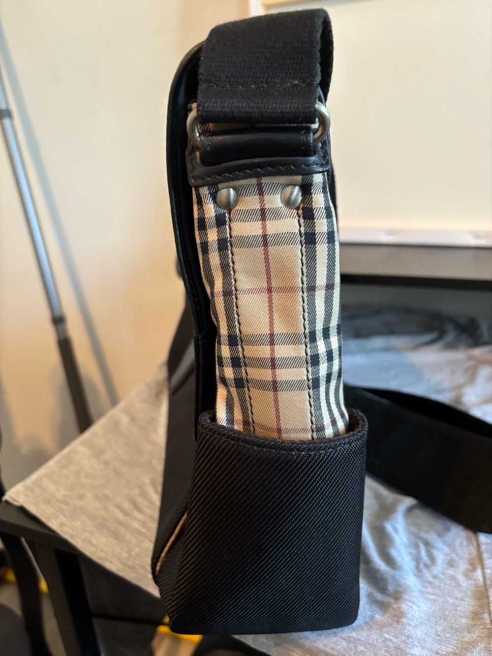 Burberry Black Nylon & Leather Messenger Bag Iconic Check Detail Very Good Cond - Picture 9 of 10